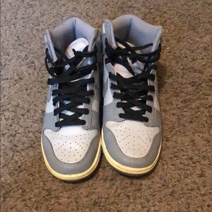 Nike Gray and Black Sneakers High-Top Design